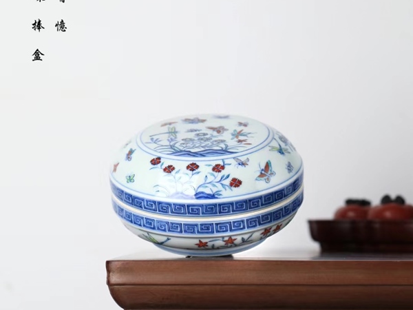 开彩花碟捧盒