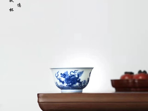 青花异兽杯